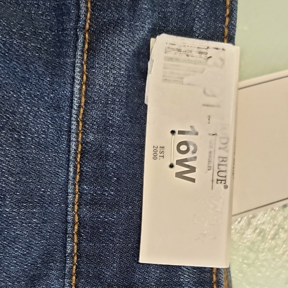 Judy Blue slim cut boyfriend jeans 16W - Picture 8 of 8